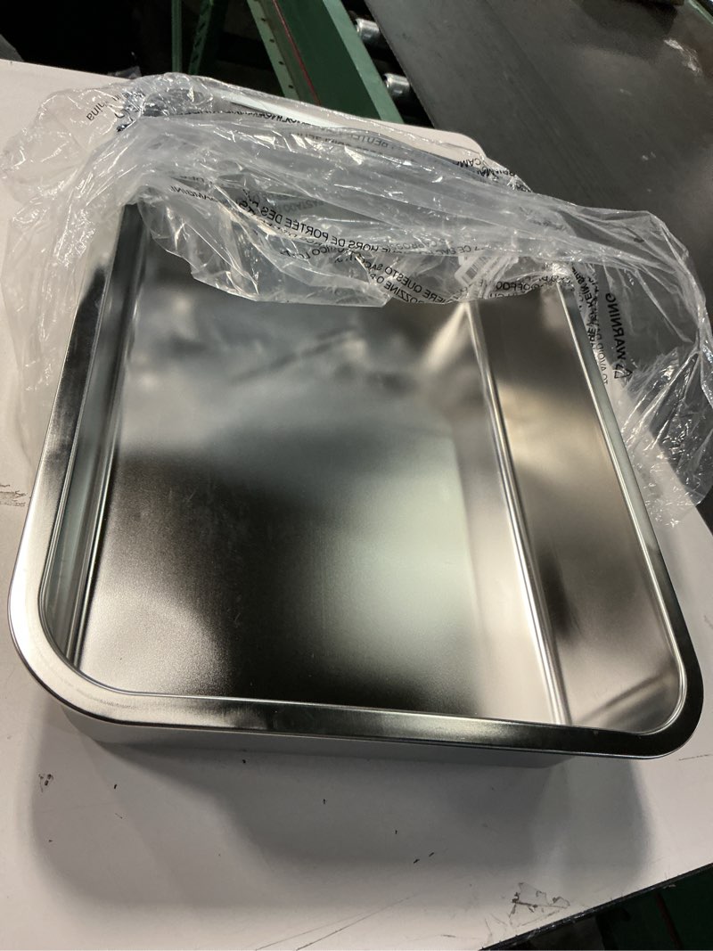 Condition photo showing Good Condition for IKITCHEN Stainless Steel Cat Litter Box, Large Metal Litter Box for Cats, Never Absorbs Odors,Stain Free, Rustproof, Non Stick Smooth Surface, Anti-Slip Rubber Bottom, 19.5" L x 13.5" W x 4" H 19.5"L x 13.5"W 4" H