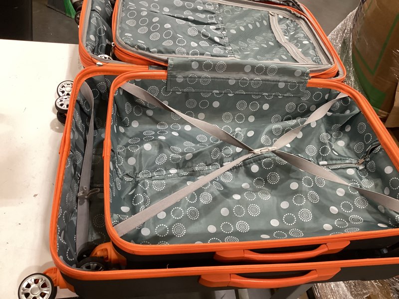 Condition photo showing Good Condition for rockland london hardside spinner wheel luggage, charcoal, 2-piece set (20/24/28) 2 piece (28\\\\\\\\\\\\\\\\\\\\\\\\\\\\\\\"/24\\\\\\\\\\\\\\\\\\\\\\\\\\\\\\\"/20\\\\\\\\\\\\\\\\\\\\\\\\\\\\\\\") grey( 2 piece set only)