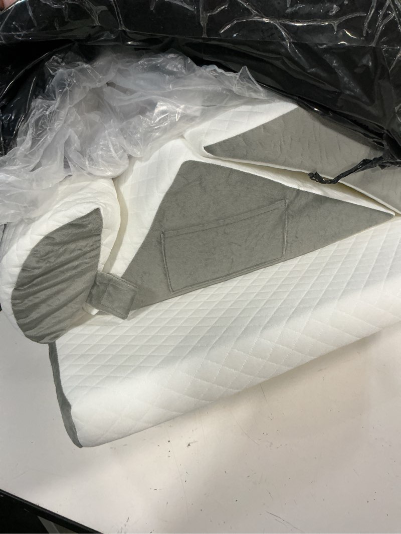 Condition photo showing Good Condition for Yojoker 4PCS Orthopedic Bed Wedge Pillow Set for Sleeping, Post Surgery Foam Pillow for Body, Back and Leg Pain Relief, Triangle Adjustable Support Pillow - Acid Reflux, Anti Snoring & GERD Sleeping White 4PCS