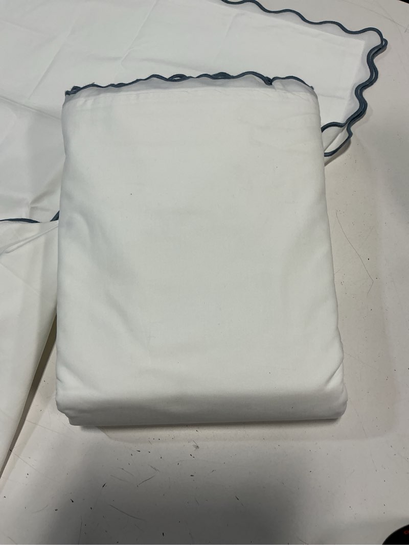 Condition photo showing Good Condition for organic crisp quince percale deluxe bedding bundle in mineral scallop size/king