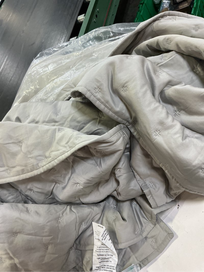Condition photo showing As Is for bamboo dream quilt color: eucalyptus size: king/cal king set: without sham set 