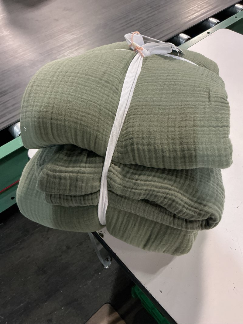 Condition photo showing Good Condition for 3pc organic cotton gauze duvet cover color: olive