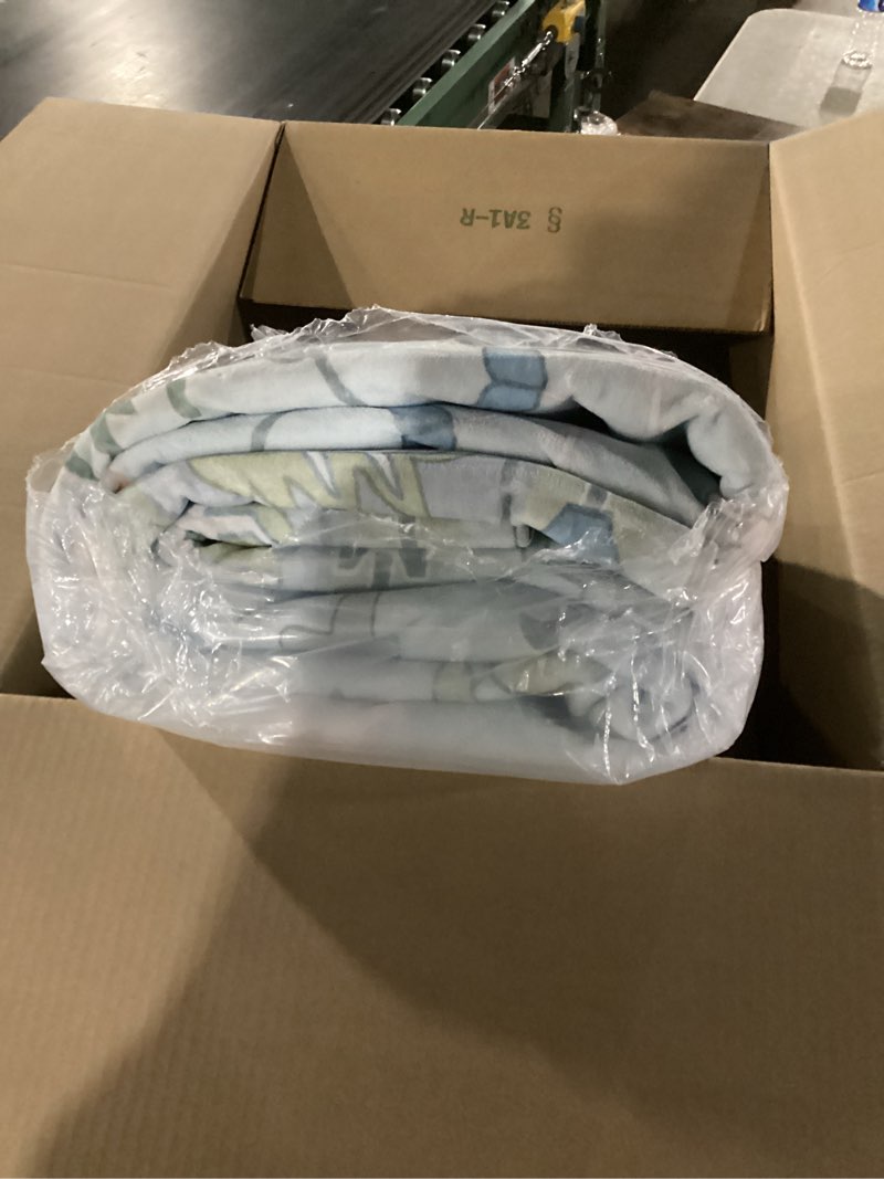 Condition photo showing Good Condition for LIVEBOX Washable Oushak Rug Non Slip 8 x 10 Rugs for Living Room, Soft Turkish Rug for Bedroom, Boho Floral Mat Large Indoor Carprt for Kids Nursery, Dining Room, Home Office, Blue 8' x 10' (Rectangular) Light Blue