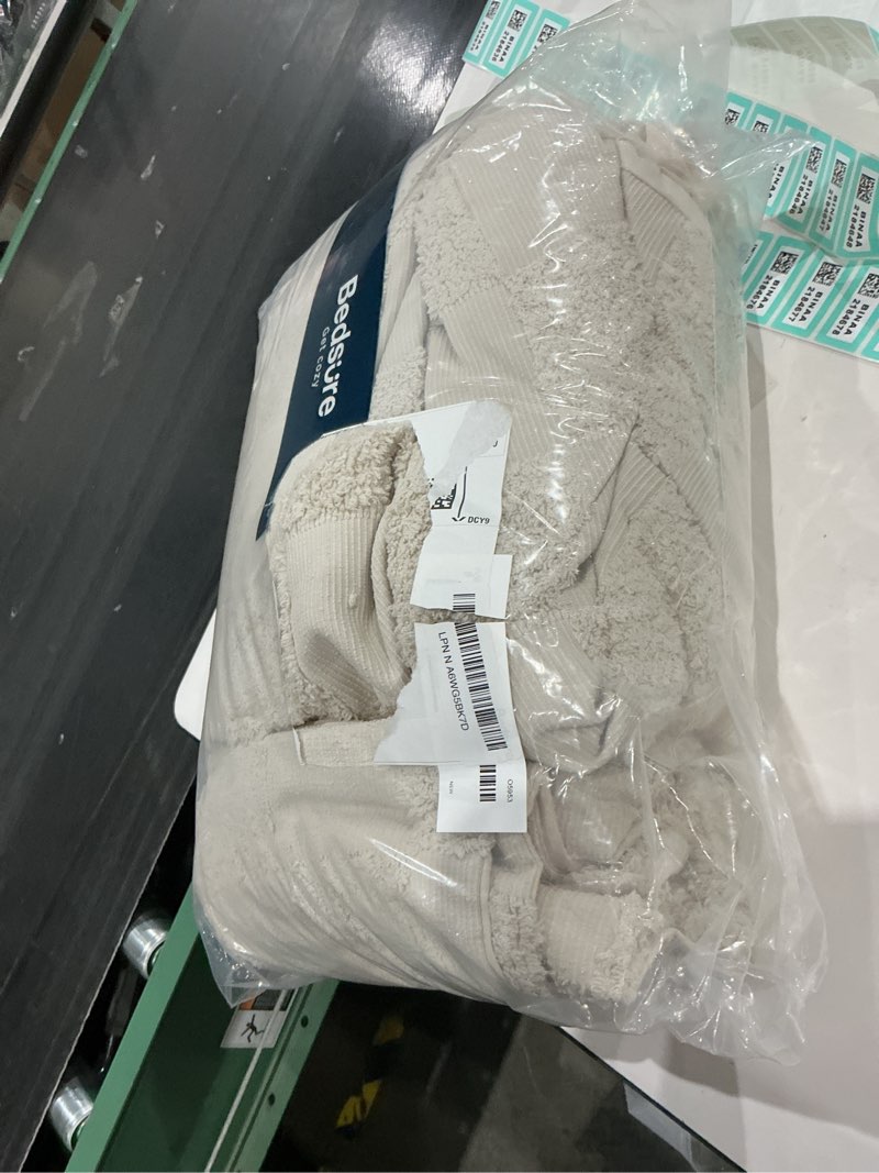 Condition photo showing As Is for Bedsure Boho Kids Duvet Cover King Size?Duvet Insert/Comforter not Included - Checkered King Duvet Cover for All Seasons, Soft Shabby Chic Boho Bedding (Beige, 104" x 90") 02 - Beige - Checkered (No Comforter) Abstract King (104" x 90")