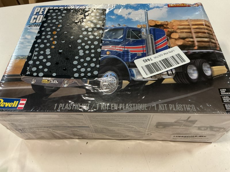 Condition photo showing New/Like New for revell 85-1506 1:25 peterbilt 359 conventional tractor, purple