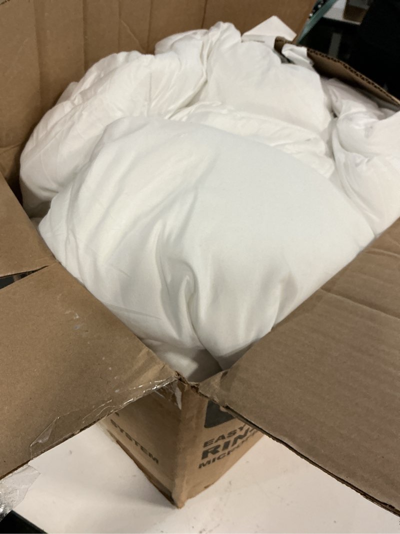 Condition photo showing As Is for Bedsure Comforter Duvet Insert - Quilted Comforters King Size, All Season Duvet, GentleSoft Down Alternative Bedding Blanket, with 8 Tabs, Gifts for Women/Men, White, King 90 x 102 Inches White King