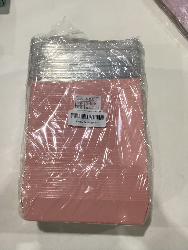 Condition photo showing As Is for 50 Pack Paper Charcuterie Boxes with Clear Lids, 7.5 Inch Small To Go Treat Containers for Desserts, Cookies, Sandwich, Pastry, Strawberries and Cupcakes (Pink) Pink-50 Pack