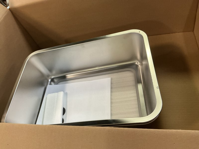 Condition photo showing Good Condition for stainless steel xl cat litter boxes with metal lid,20x14x12'' extra large kitty litter pan with high wall enclosure-odor free&easy to clean silver-19.69*13.78*12 inches