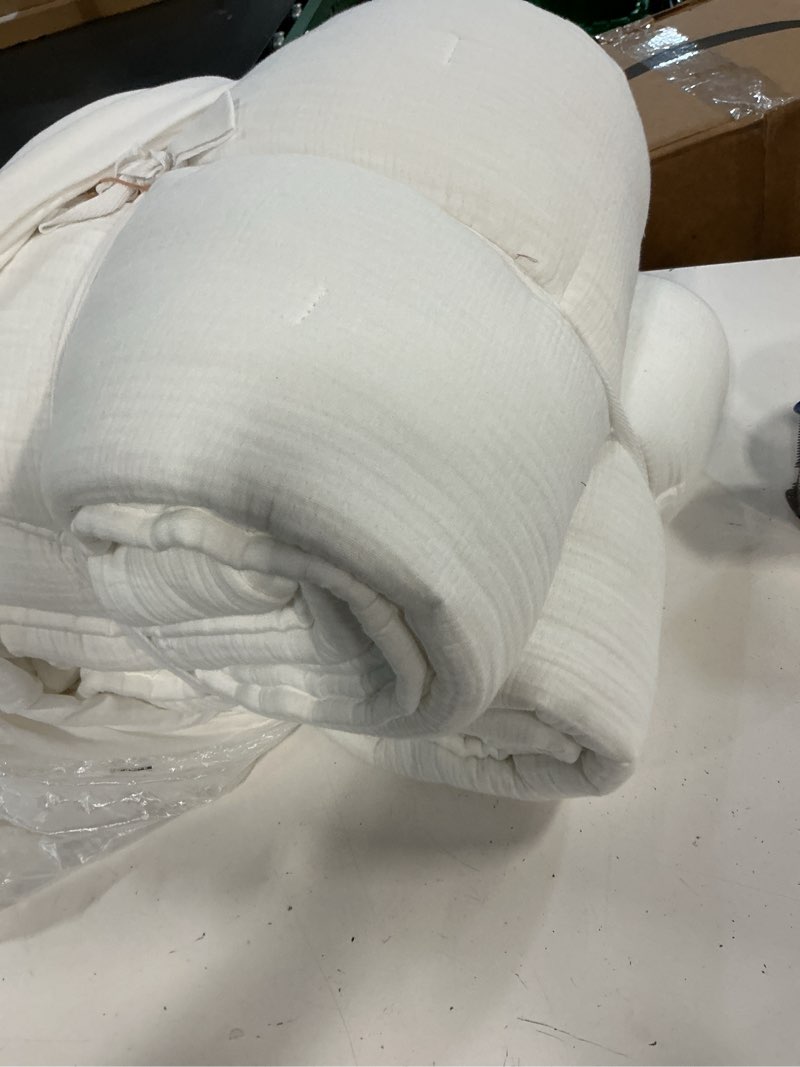 Condition photo showing Good Condition for organic airy gauze toddler quilt & sham set queen