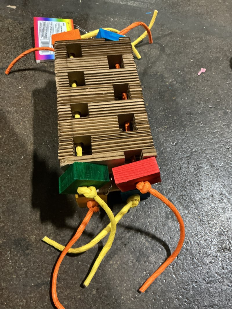 Condition photo showing Good Condition for Zoo Max DUS630 Shred-X 17x6in Medium Bird Toy