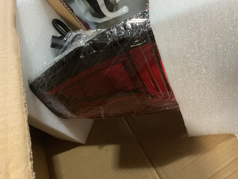Condition photo showing Good Condition for Misakomo LED Tail Light Assembly Left Compatible with 2019–2024 GMC Sierra 1500 2500HD 3500HD Denali Driver Side Rear Brake, Reverse & Turn Signal Lamp, Replaces 84968740, 86820473 LH - 19-23 Sierra 86820473 | 84968740