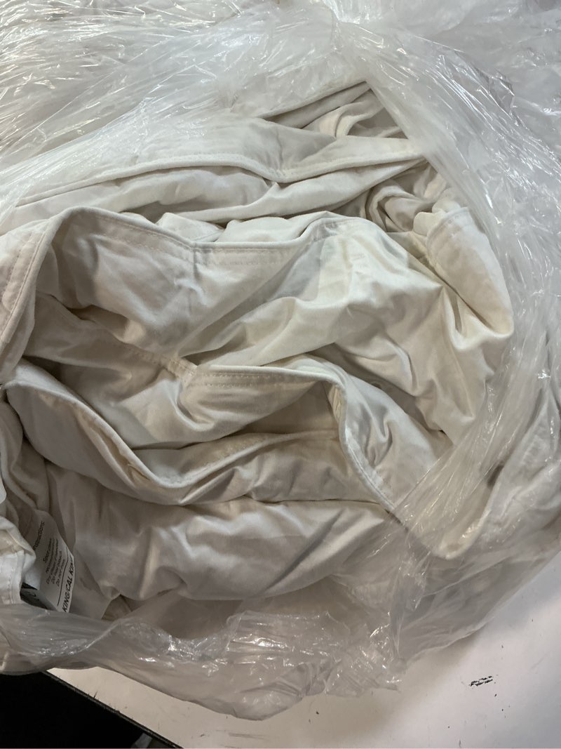 Condition photo showing Good Condition for lightweight premium down comforter, king/cal king, down