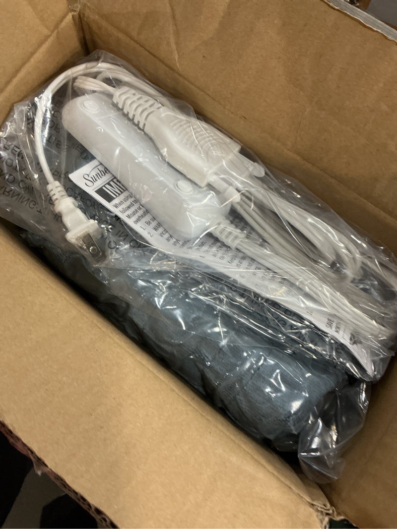 Condition photo showing New/Like New for sunbeam electric royal luxe microplush heated blanket, 12 heat settings, 12-hour auto shut-off, fast heating, warm and cozy, cadet blue color, full (84" x 72")