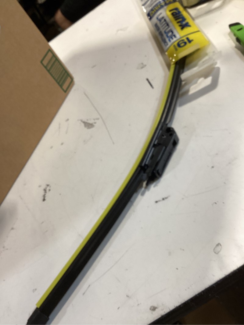 Condition photo showing Good Condition for rain-x 5079276-2 latitude 2-in-1 water repellent wiper blades, 19 inch windshield wipers (pack of 1), automotive replacement windshield wiper blades with patented rain-x water repellency formula 19" latitude repellency