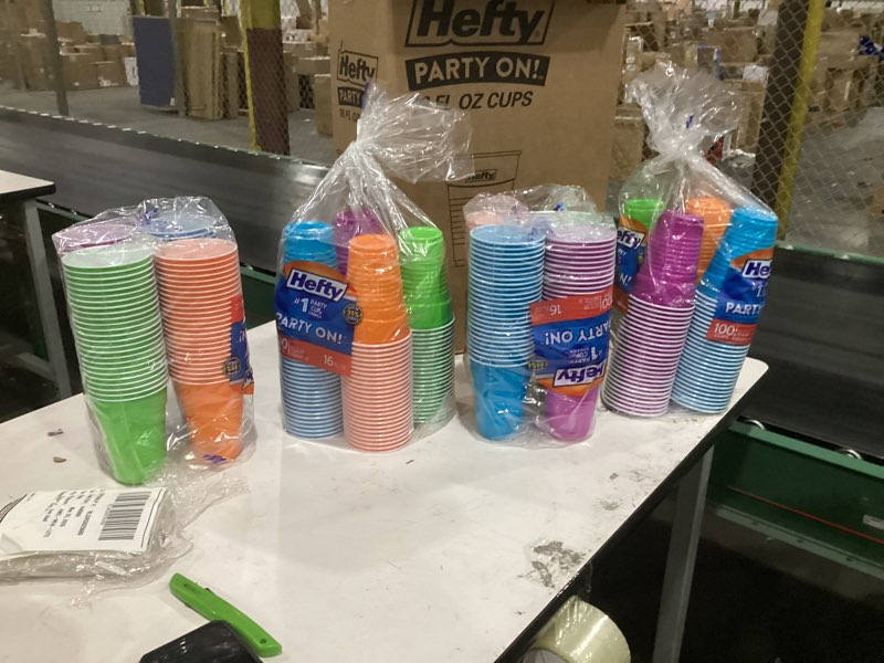 Condition photo showing New/Like New for 4 packs of 100 hefty party on disposable plastic cups, assorted, 16 ounce, 100 count assorted 16 ounces