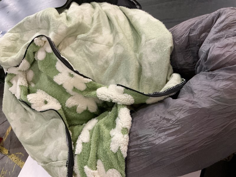 Condition photo showing As Is for LE SURE Donut Medium Dog Bed - Round Cat Beds for Indoor Cats Calming Christmas Bed Present for Pets, Cute Modern Beds with Jacquard Shaggy Plush & Anti Slip Bottom, 30 Inch, Green M (30x30x8) Flower Garden Green