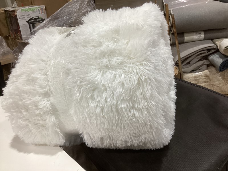 Condition photo showing item condition for Latepis White Faux Fur Rug 8x10, Faux Fur Sheepskin Rug for Living Room, Fluffy Washable Fuzzy Rugs Carpet for Bedroom, Luxury Room Decor, Rectangle 8' x 10' (Rectangular) White