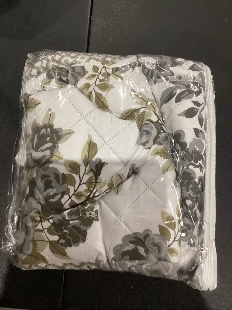 Condition photo showing Good Condition for Patchwork Scalloped Printed Furniture Protector Stain Resistant Recliner Cover (Recliner, Grey)