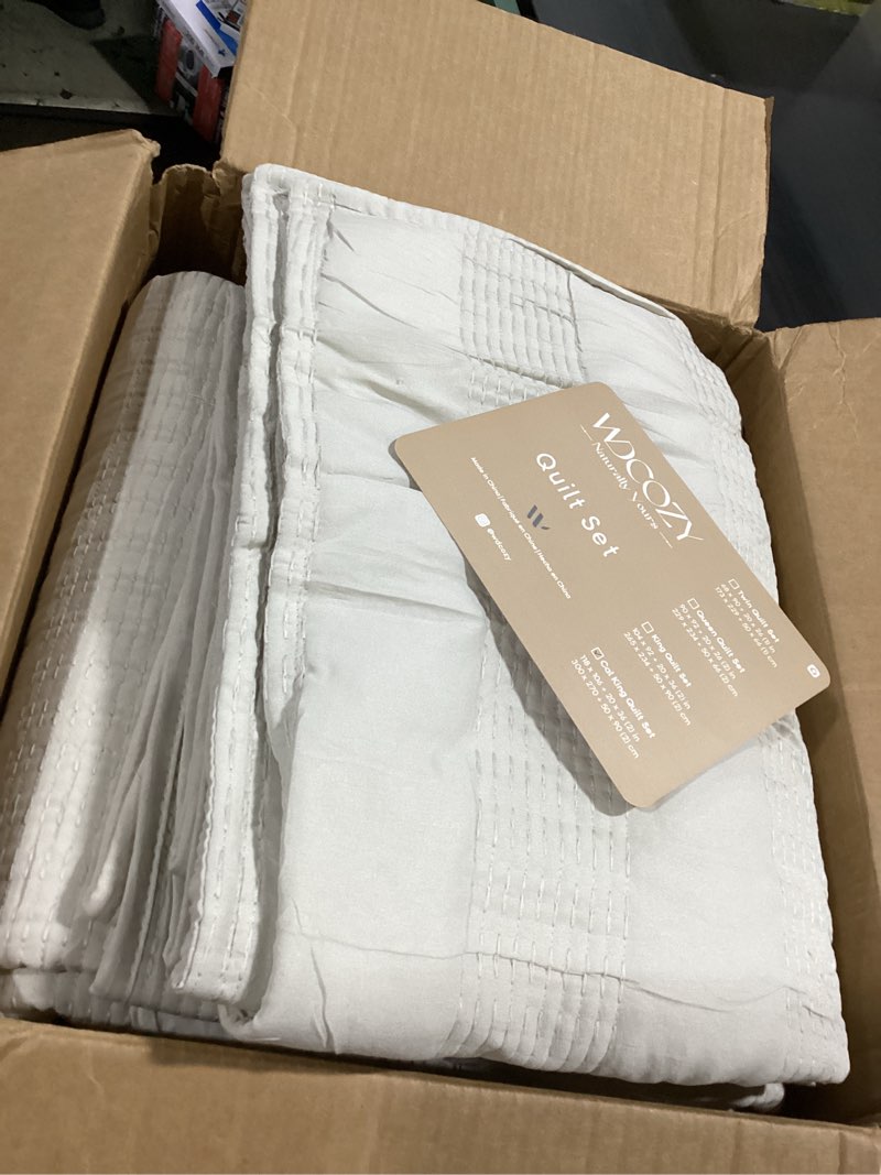Condition photo showing Good Condition for CozyTide 128"x120" Oversized Waffle Quilt Set,100% Cotton Khaki Bedding Bedspread Coverlet Set,3 Pieces Soft Lightweight Extra Large Farmhouse King Bedding Quilt for All Season Oversized King Plus 128x120 1-khaki