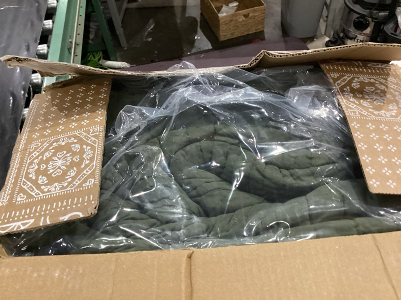 Condition photo showing New/Like New for palassio striped olive green 100% cotton quilt california cal king size bedding sets, oversized lightweight channel pick stitch textured bedspread soft farmhouse coverlet for all season, 2 shams striped-olive green california king