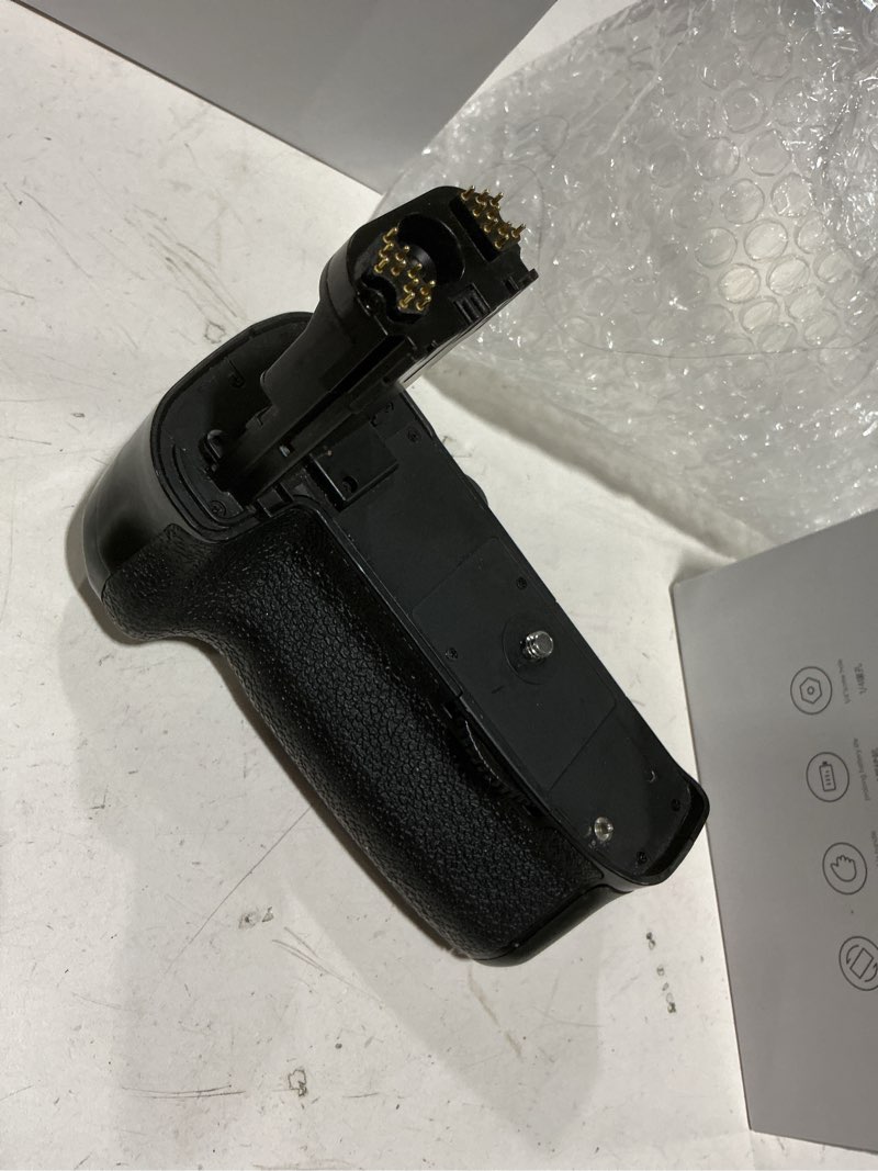 Condition photo showing Good Condition for dste pro ir remote bg-e11 vertical battery grip compatible with canon eos 5d mark iii 5d3 5ds 5dsr digital camera as lp-e6 lp-e6n