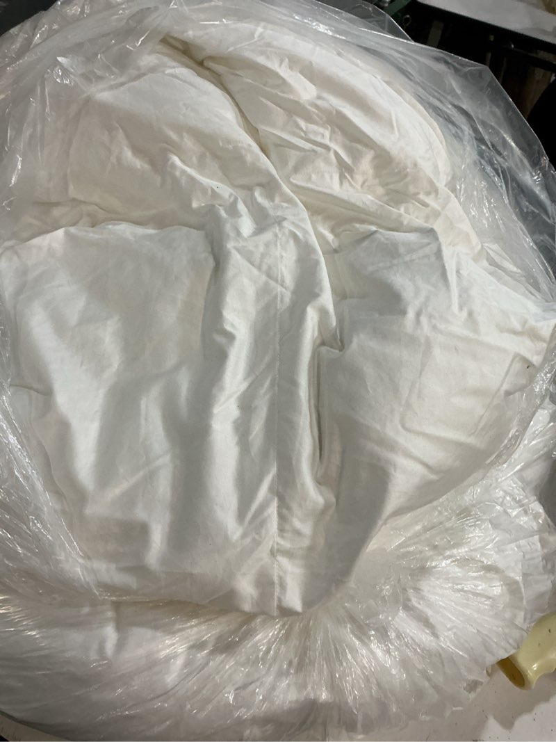 Condition photo showing Good Condition for premium down alternative comforter, king/cal king, white