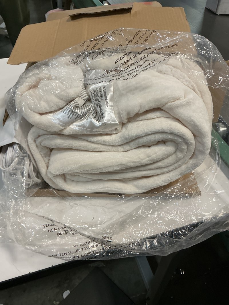 Condition photo showing Good Condition for Electric Heated Blanket King Size 90"x100" - Dual-Sided with Microplush & Sherpa Fabric, 4 Heat Settings & 10 Hours Auto Off, Dual Controller, Machine Washable - White 05-lvory King(90"x100")