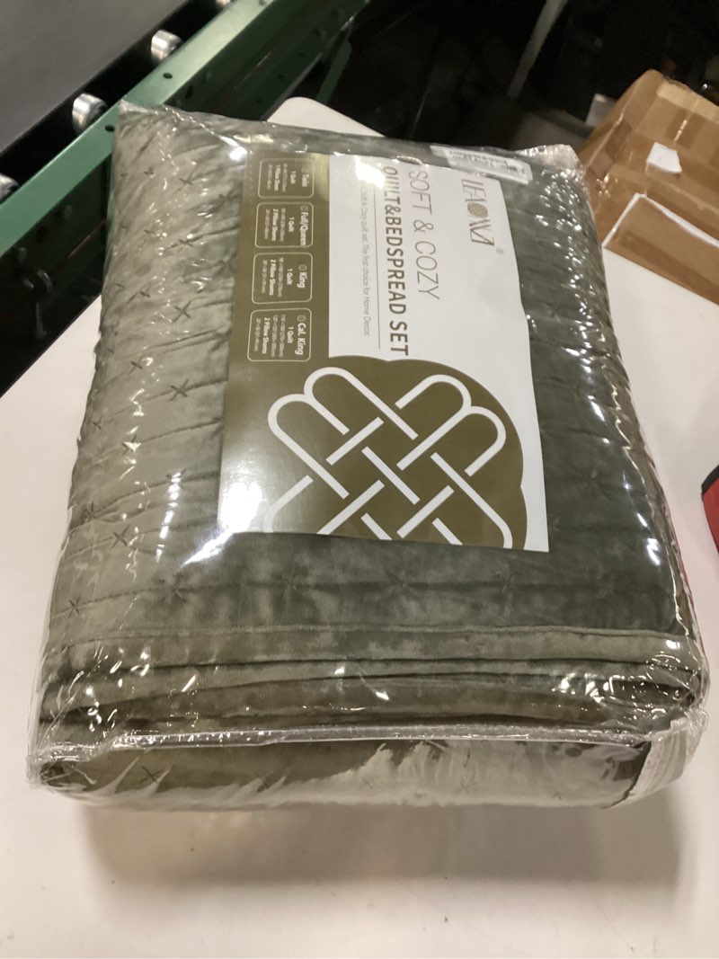 https://lotting-media.assets.bidfta.com/lotting_96df0b0e-3598-410e-be0f-ba8016ea4b5f