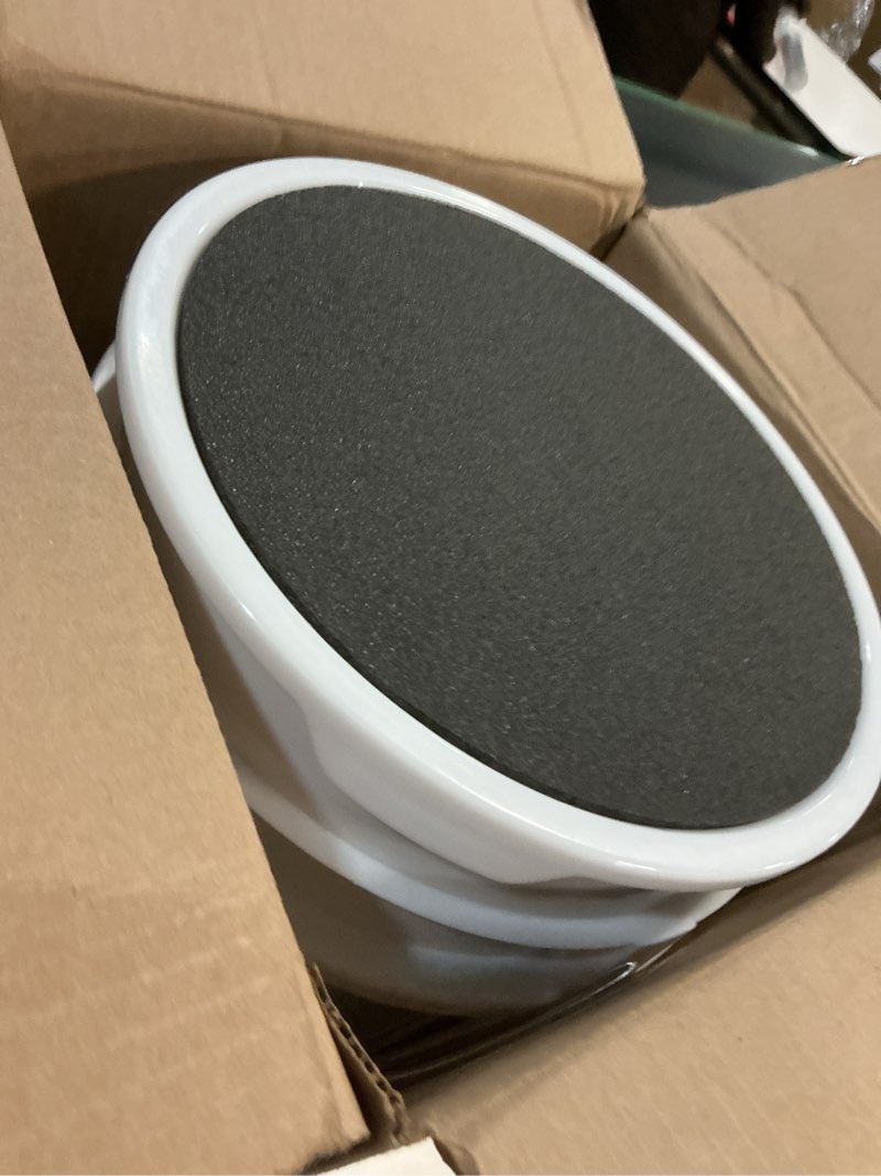 Condition photo showing Good Condition for Champion Sports 6 Gallon Bucket with Padded Soft Seat Lid - Durable Construction - Balls Not Included - Ideal for Baseball, Softball, T-Ball, Practice Balls, and Lacrosse