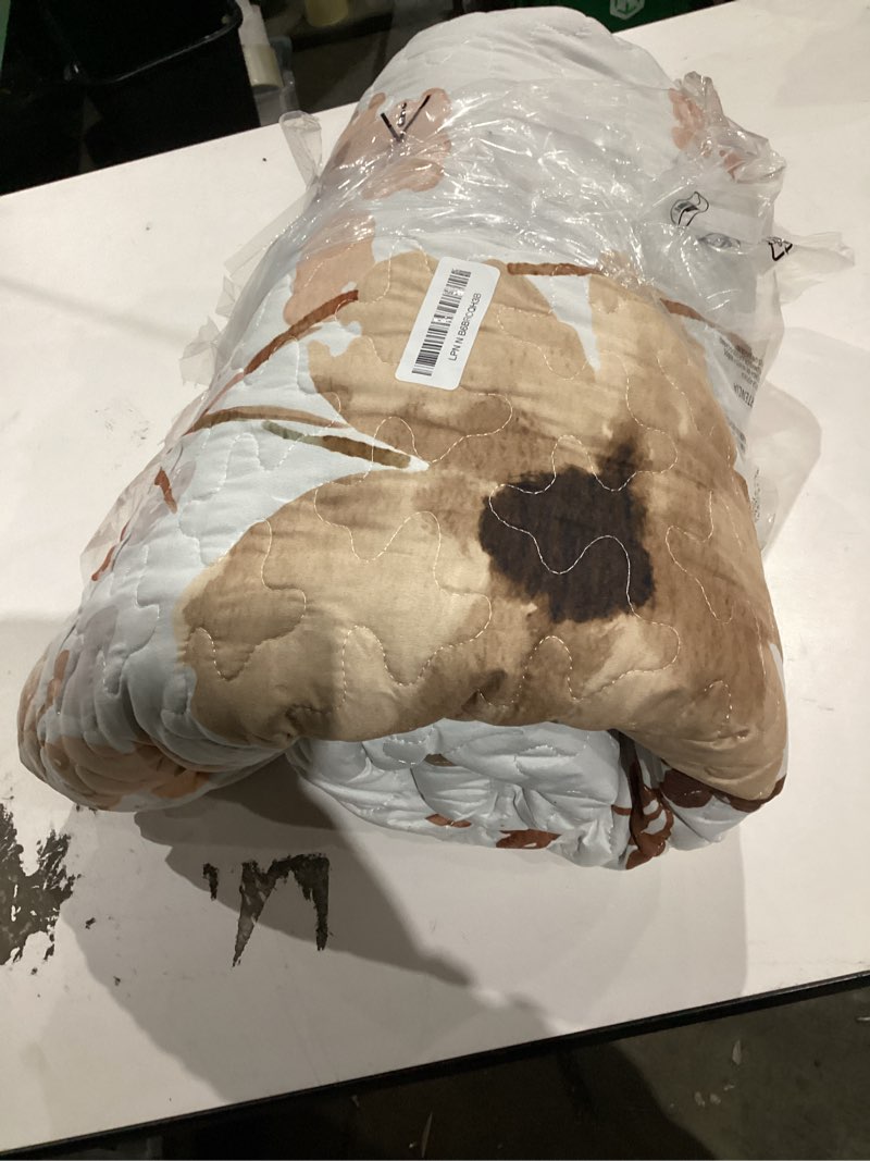 Condition photo showing Good Condition for Anibedding Brown Quilt Set King Size, Floral Bedspread with 2 Pillowcases, Soft Microfiber Lightweight Coverlet Bedding Set for All Season(104"x90") King Brown
