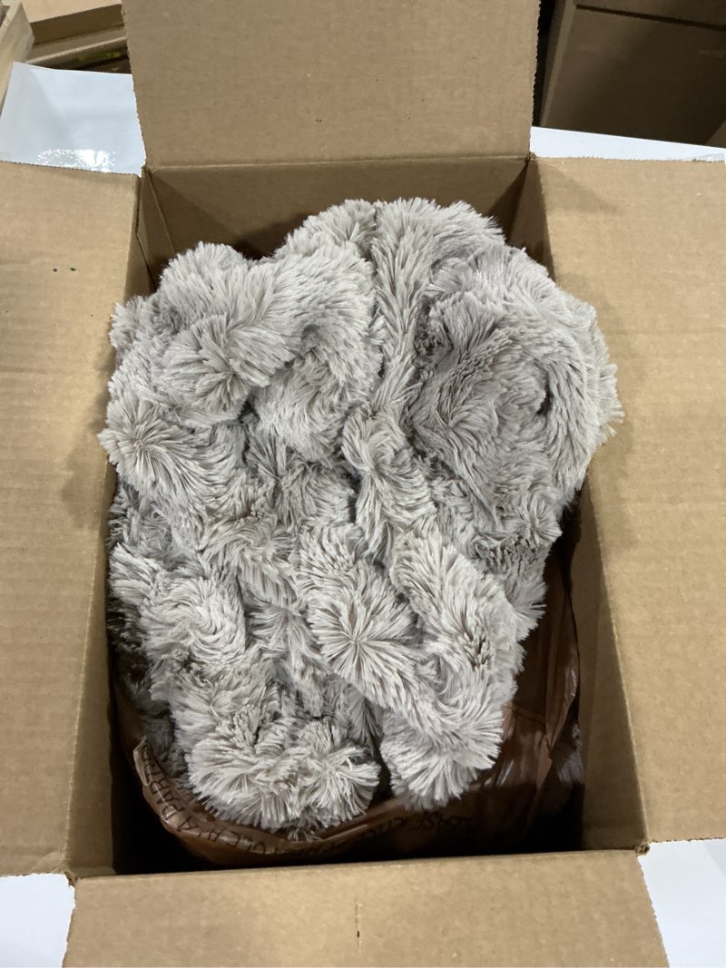 Condition photo showing Good Condition for UGG Adalee Faux Fur Throw Blanket Luxury Lightweight Cozy Soft Throw for Couch Bed or Chair Hypoallergenic Machine Washable Double-Sided Fluffy Blanket Home Decor, 50-inch x 70-inch, Oyster Brown Brown Throw