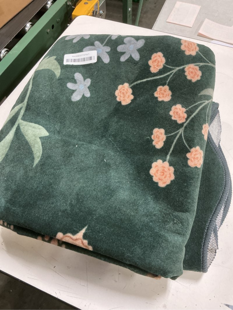 Condition photo showing As Is for Lahome Floral Washable Living Room Rugs, 5x7 Green Area Rugs for Bedroom ????Nursery, Ultra-Thin Soft Non-Slip Stain Resistant Boho Throw Carpet for Dining Room Office, Dark Green Dark Green 5' x 7'(Rectangular)