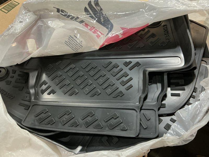 Condition photo showing Good Condition for rizliner volvo xc60 2010-2017 custom fit floor mats rubber 3d car mats laser measured floor liners all weather heavy duty waterproof odorless non-slip tpe (front & rear, black) xc60 2010 - 2017