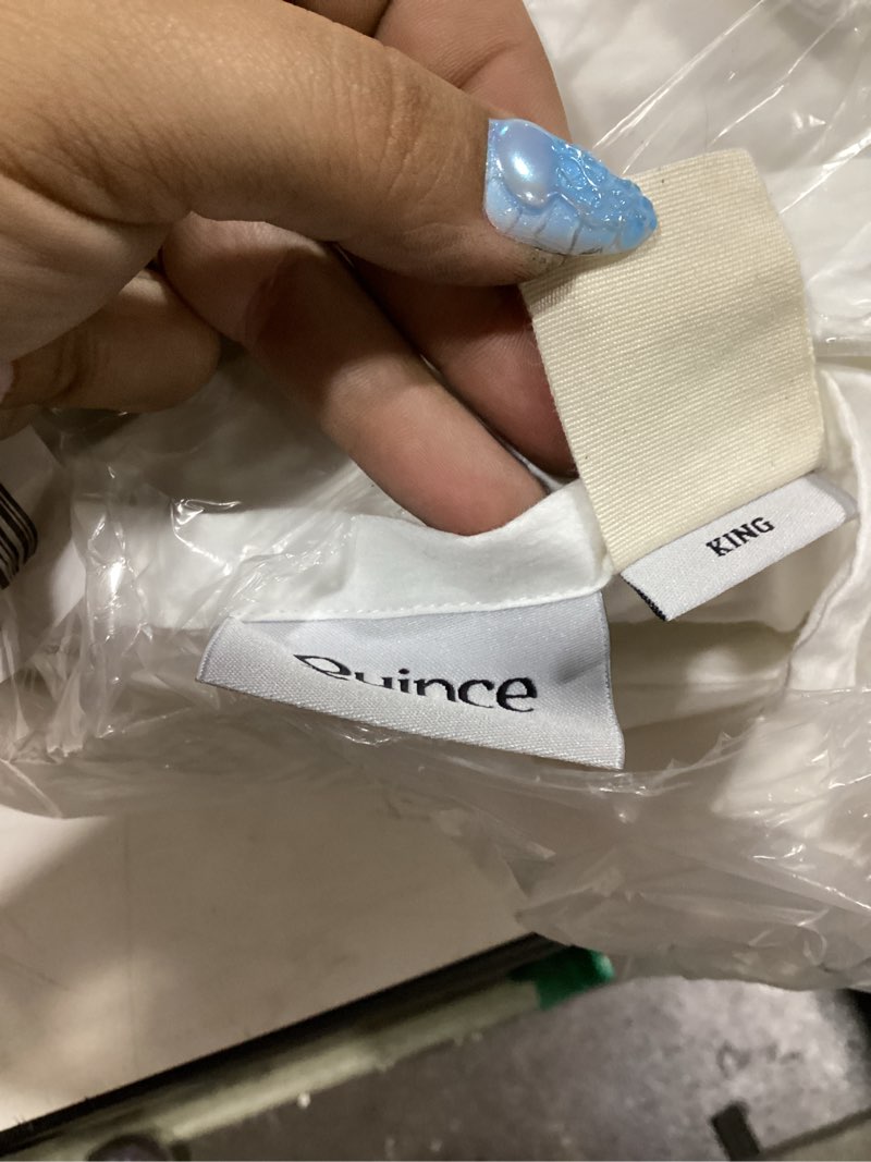 Condition photo showing Good Condition for white cotton sheet set king size quince