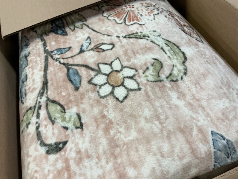 Condition photo showing Good Condition for livebox washable pink area rugs 9x12 for living room, soft non-slip large pink rug for bedroom, ultra-thin faux wool rugs boho carpet for girls room nursery, blush/pinks 9' x 12' blush pink