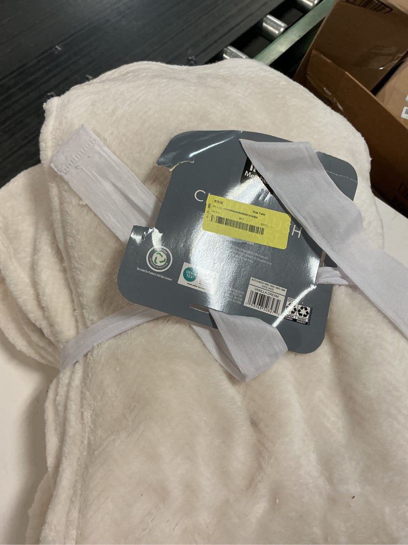 Condition photo showing Good Condition for member's mark oversized cloud touch blanket