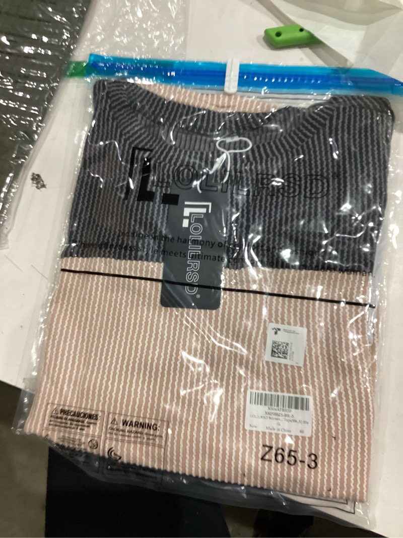 Condition photo showing New/Like New for Womens Long Sleeve Tops Crewneck Casual 2025 Fall Shirts Color Block Loose Tunic Tops small Black