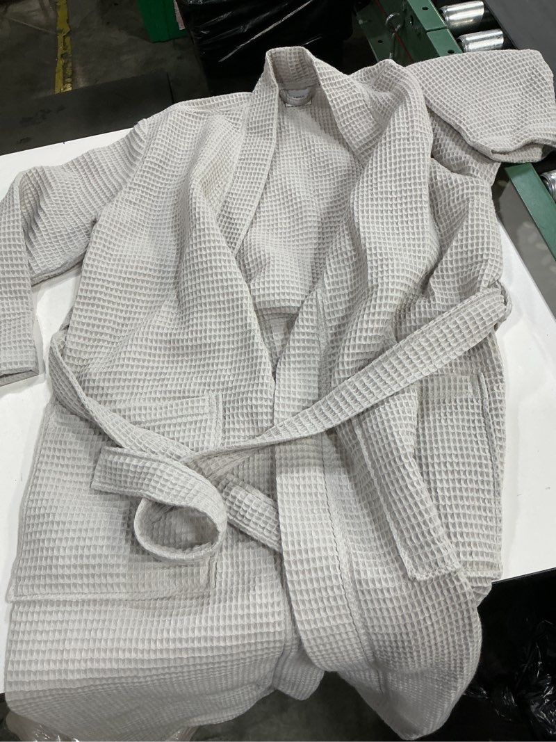Condition photo showing As Is for quince gray l size medium