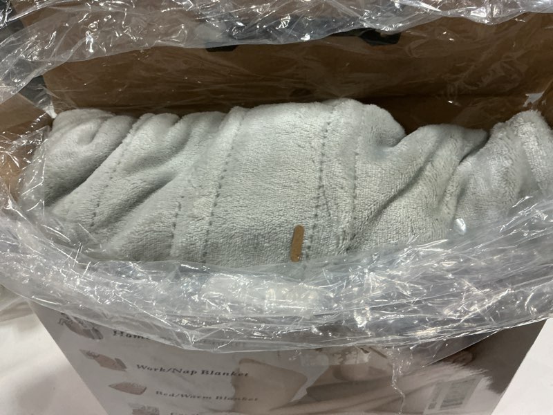 Condition photo showing Good Condition for Electric Heated Throw Blanket 50" x 60", Soft Plush Flannel & Sherpa Electric Blanket with 8 Heat Settings, 1-12H Auto-Off, Fast & Even Heating, Machine Washable, Ideal for Home & Office, Light Gray Light Gray 50" x 60" Throw