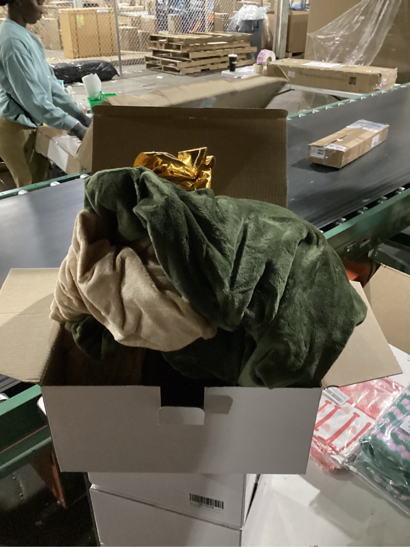 Condition photo showing Good Condition for Giant Inflatable Christmas Velvet Ball, 5FT 3-in-1 Inflatable Christmas Ornament, Giant Indoor Outdoor Inflatable Balls Decor Xmas New Year Lawn Garden Yard Thanksgiving Day Party (Vertical)