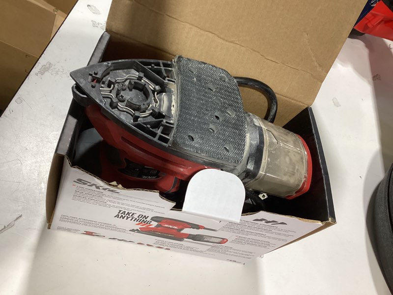 Condition photo showing Good Condition for skil 120 volts 1.2-amp detail corded sander with dust management
