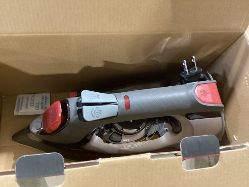 Condition photo showing Good Condition for chi steam iron for clothes with 8’ retractable cord, 1700 watts, 3-way auto shutoff, 400+ holes, professional grade, temperature control dial, titanium infused ceramic soleplate, black/chrome (13109) 1700 watts titanium-infused ceramic plate, black/chrome
