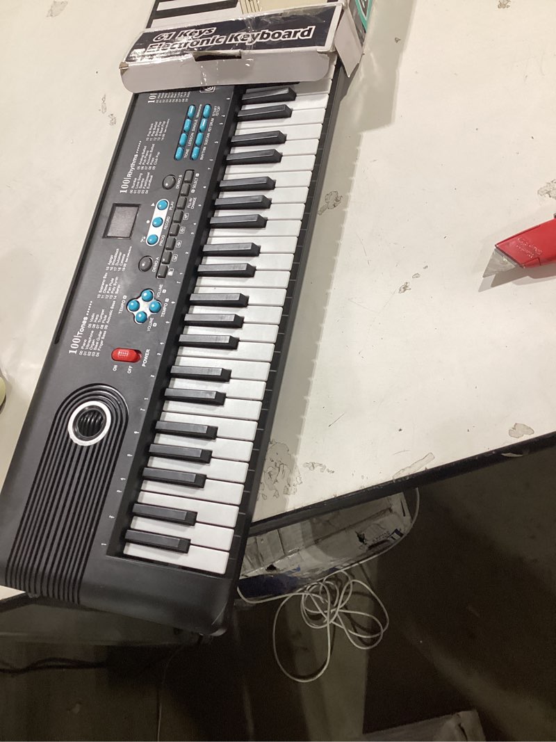 Condition photo showing Good Condition for 61 keys keyboard piano, electronic digital piano with built-in speaker microphone, portable keyboard gift teaching for beginners, electric piano for kids black