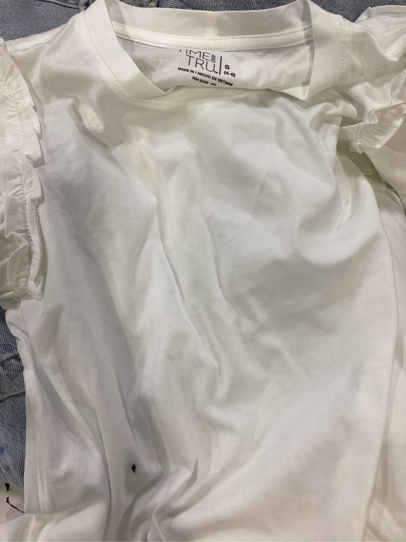 Condition photo showing Good Condition for time and tru white floral short sleeve shirt 