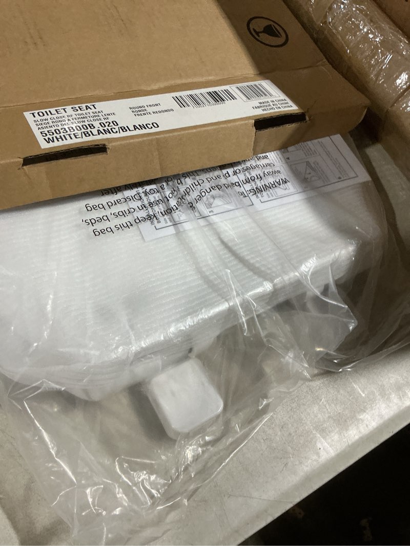 Condition photo showing Good Condition for american standard 5503b00b.020 transitional slow-close round front toilet seat, white modern