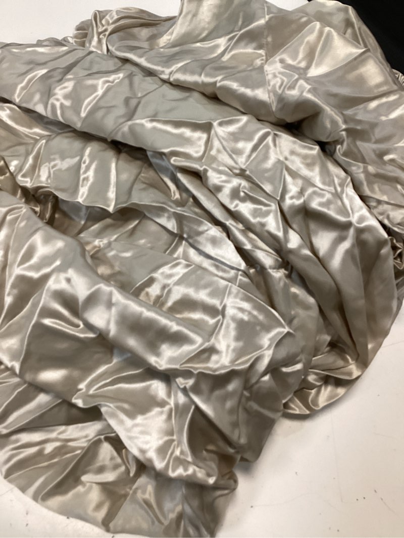 Condition photo showing Good Condition for quince classic silk fitted sheet queen