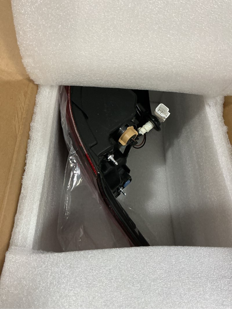 Condition photo showing New/Like New for silscvtt driver side outer tail light assembly replacement for outlander 2016-2021 left rear brake tail lamp 8330b177 mi2804108 left side