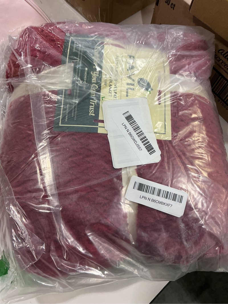 Condition photo showing New/Like New for PAVILIA Soft Fleece Burgundy Dark Red Throw Blanket for Couch, Lightweight Plush Warm Blankets for Bed, Fuzzy Cozy Flannel Blanket Throw for Sofa, Travel, Jacquard Pattern, Wine Red, Twin, 60x80 inch 60 x 80 Inches - Twin Wine Red