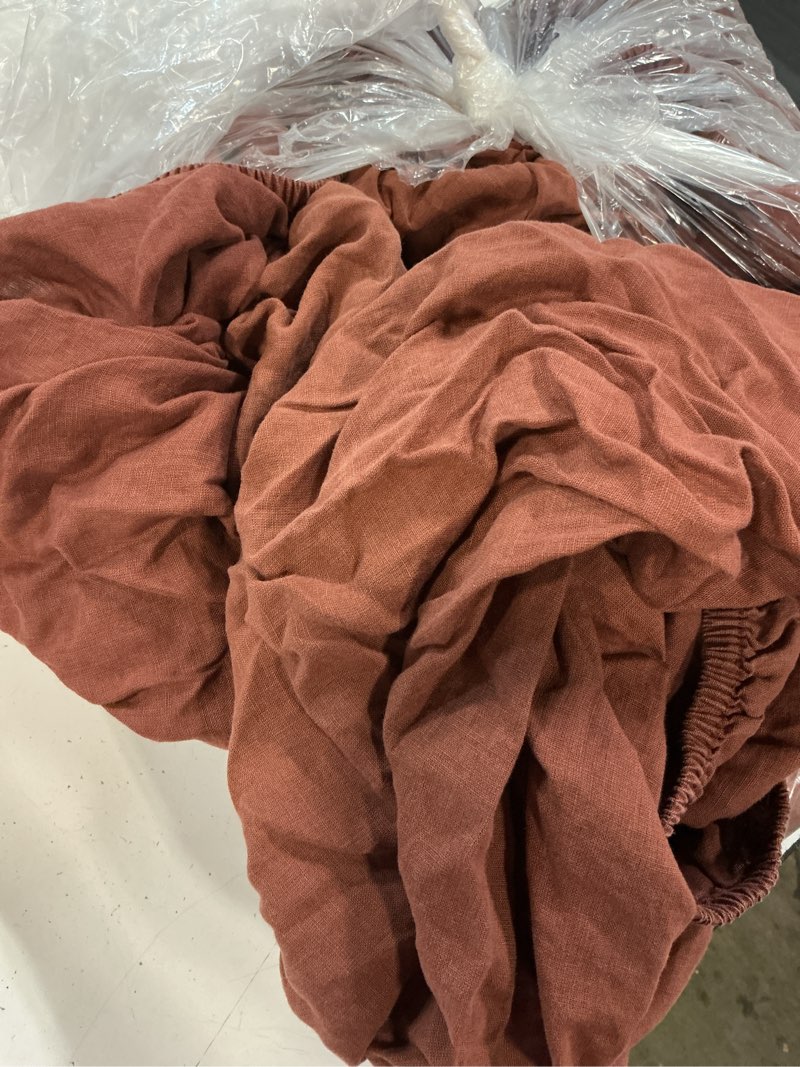 Condition photo showing Good Condition for european linen sheet set, queen, bordeaux