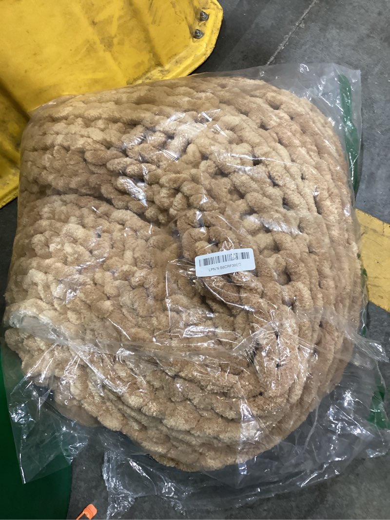 Condition photo showing New/Like New for maetoow chenille chunky knit blanket throw ?40×50 inch?, handmade warm & cozy blanket couch, bed, home decor, soft breathable fleece banket, christmas thick and giant yarn throws, khaki khaki 40''x50''